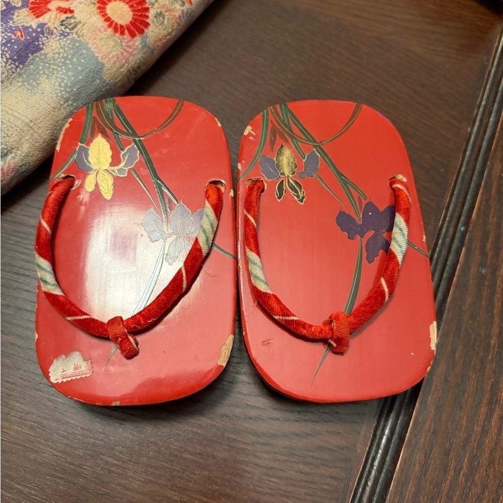 Rare Vintage 1920’s Child’s Kimono and Wooden Sandals - Picture 9 of 14